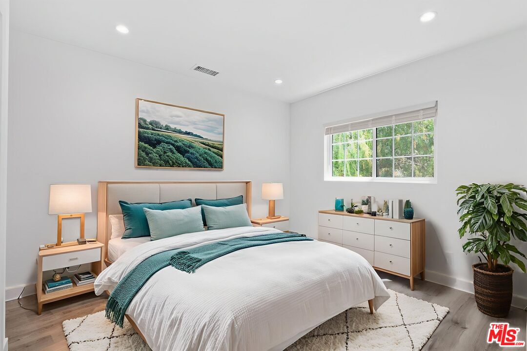5543 Fallbrook Ave