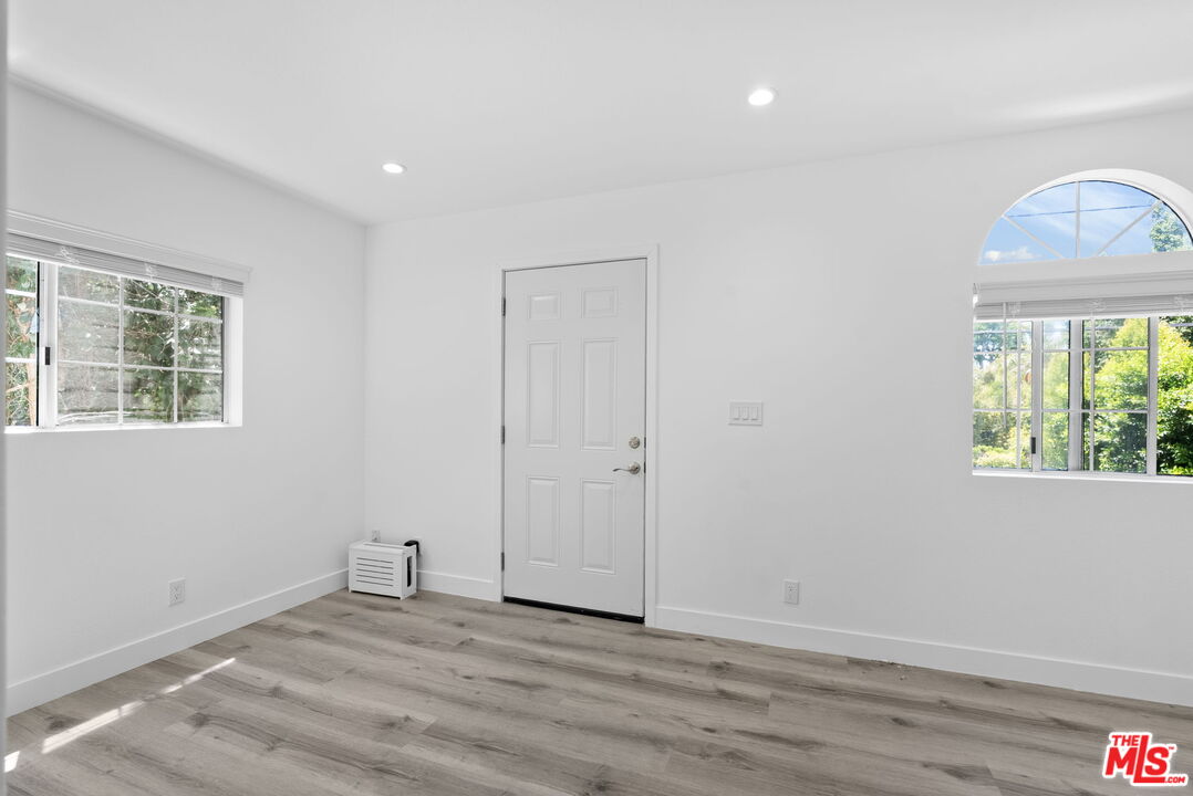5543 Fallbrook Ave