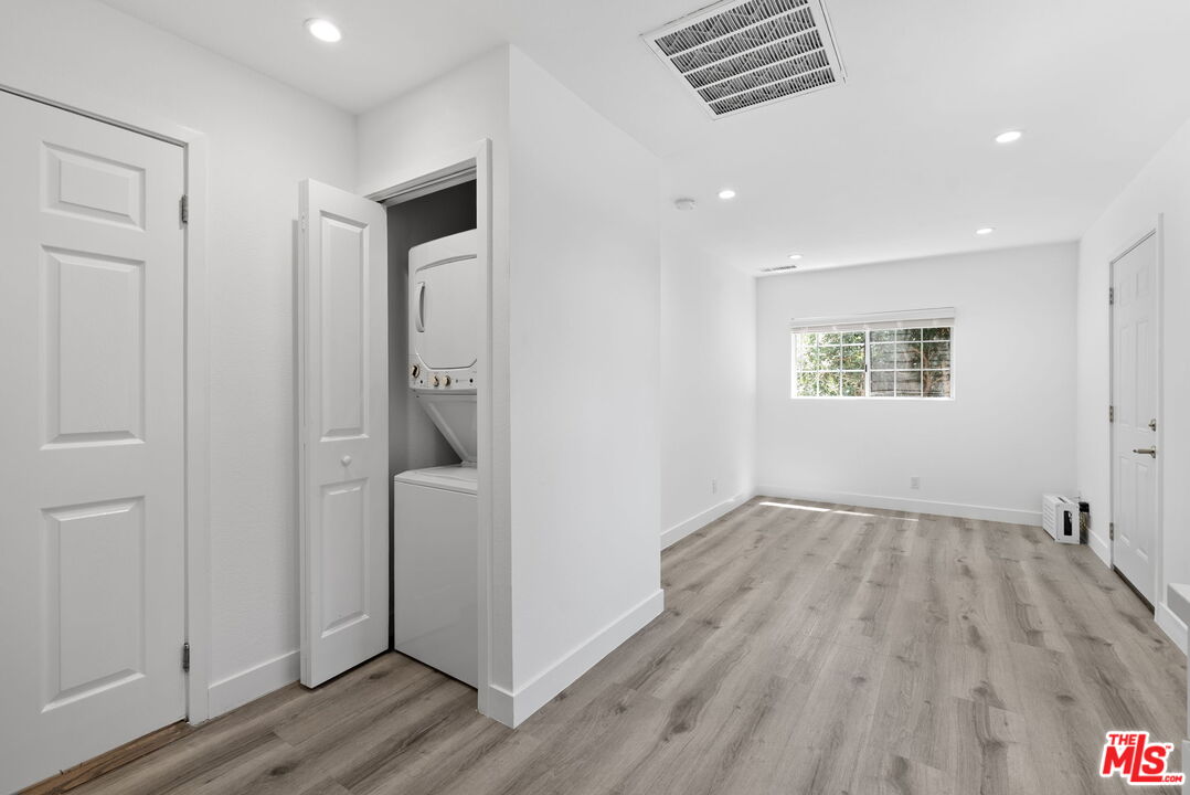 5543 Fallbrook Ave