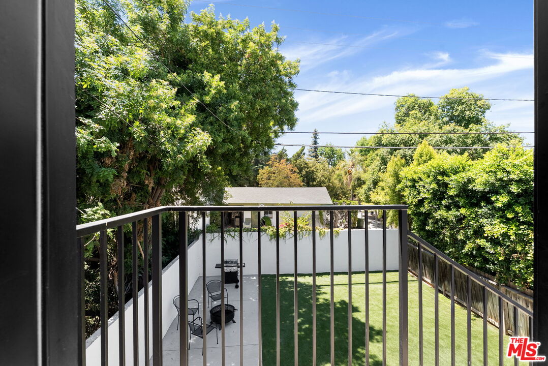 5543 Fallbrook Ave