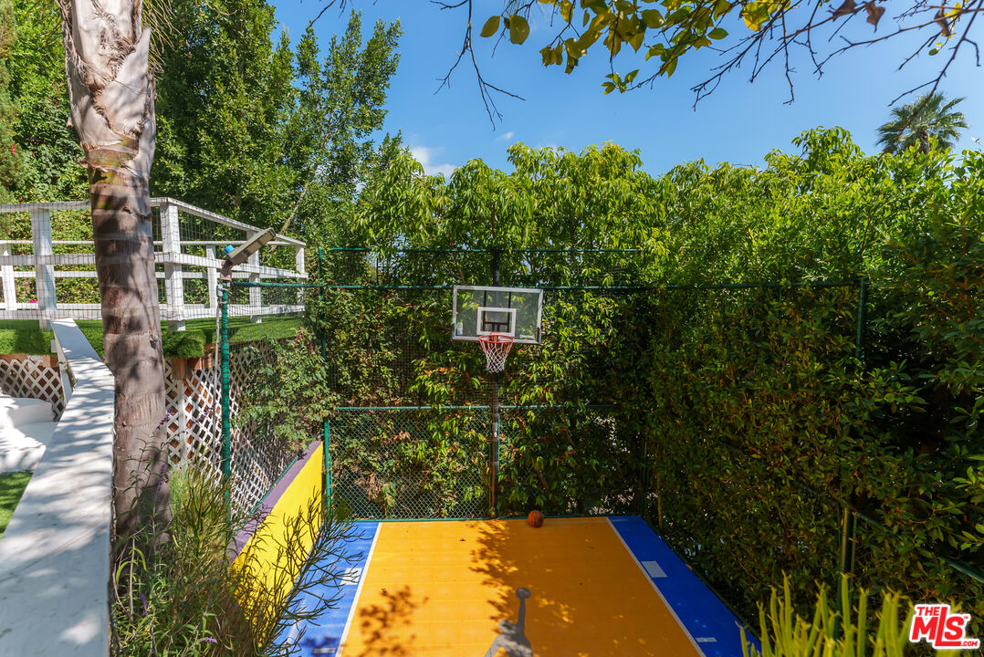 8847 Appian Way