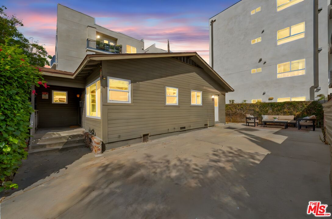 5913 Fountain Ave