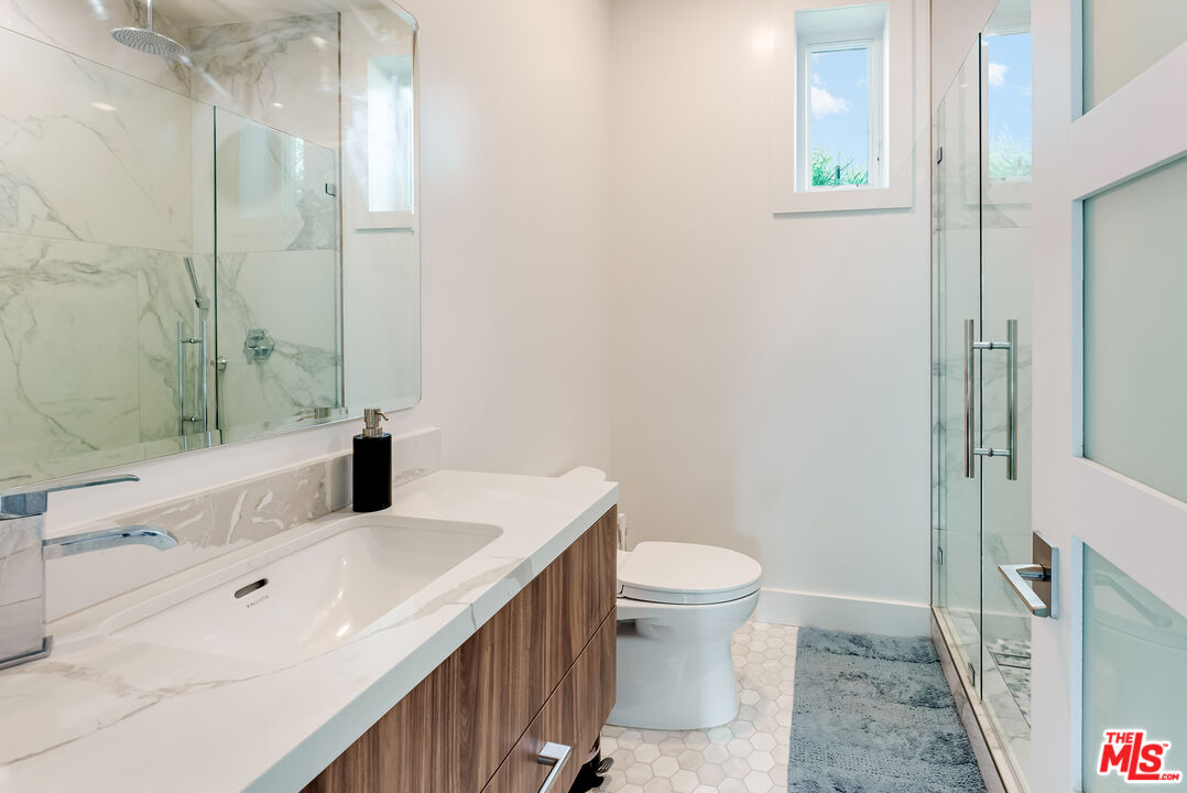 3850 Glenalbyn Dr