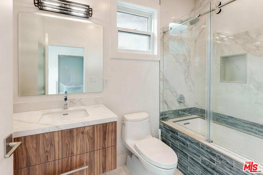 3850 Glenalbyn Dr