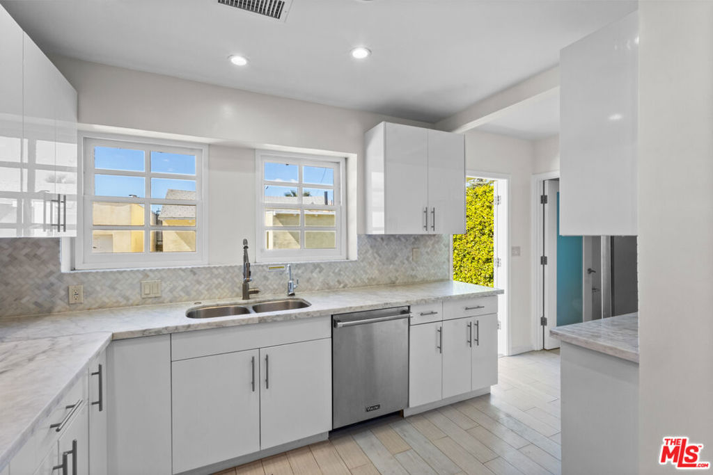 191 S Gardner Street