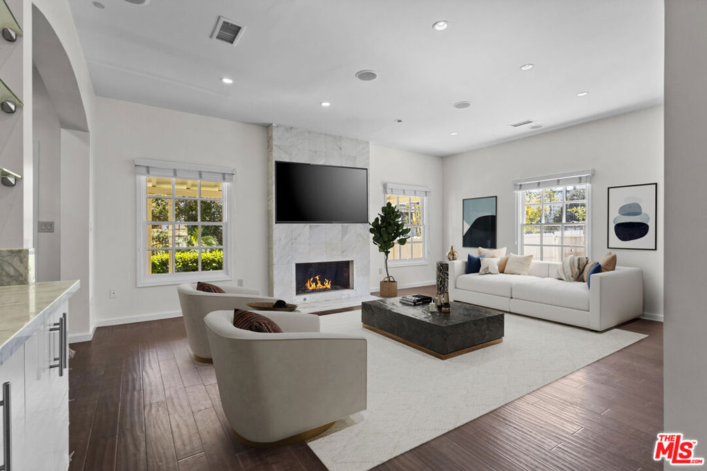 191 S Gardner Street