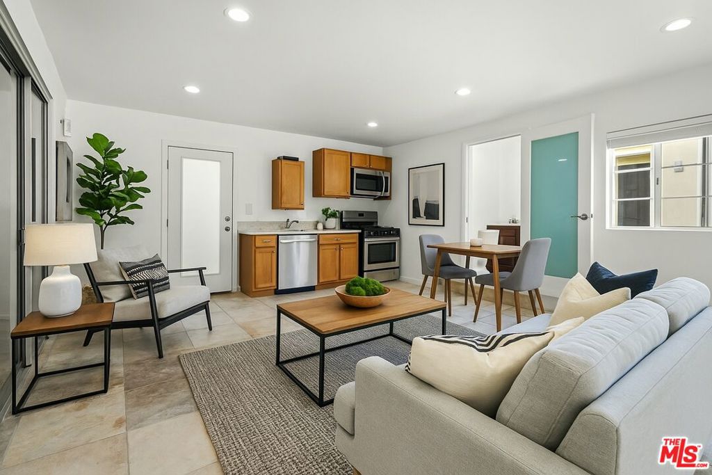 191 S Gardner Street