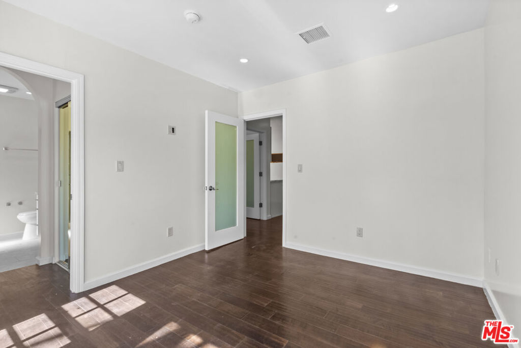 191 S Gardner Street