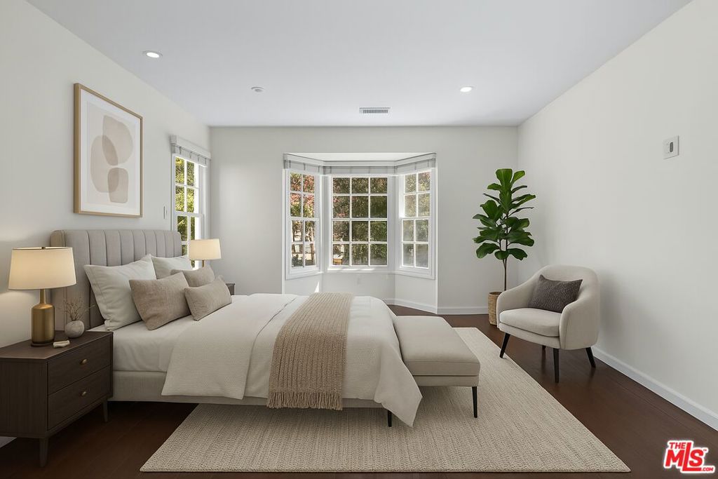 191 S Gardner Street