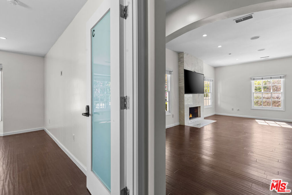 191 S Gardner Street