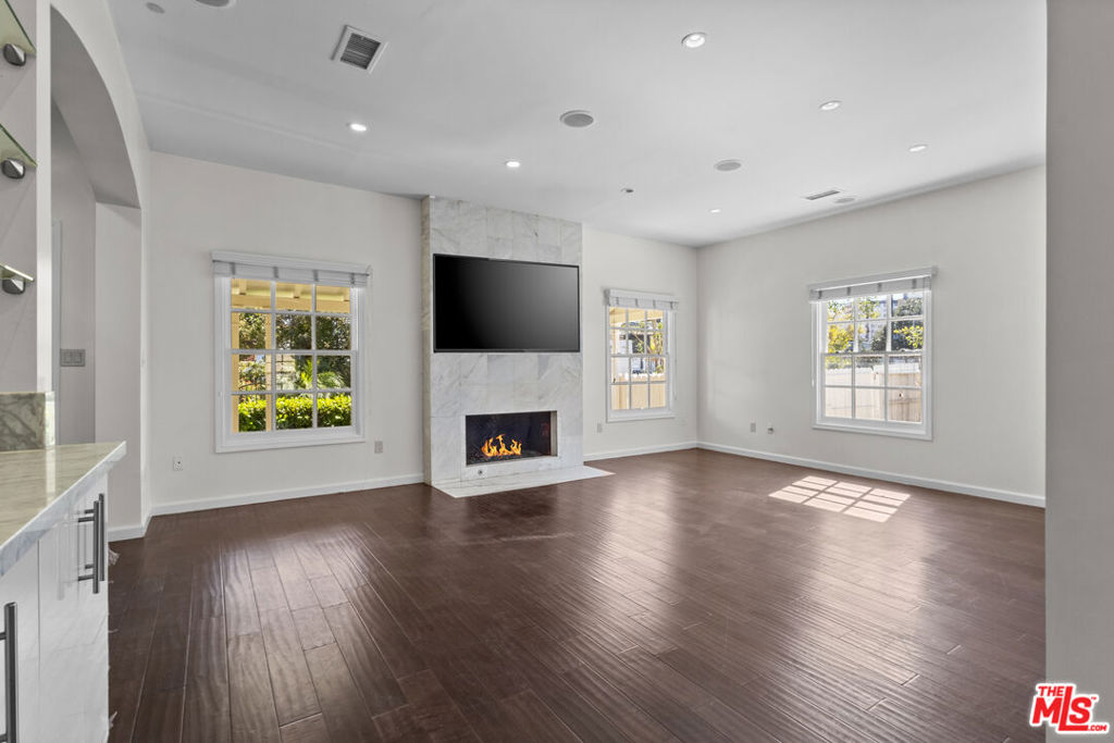 191 S Gardner Street