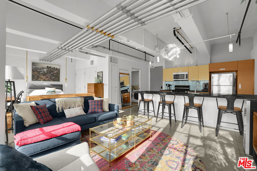 746 S Los Angeles St Unit: 707