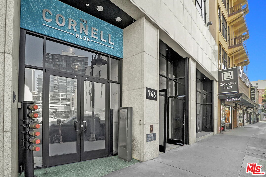 746 S Los Angeles St Unit: 707