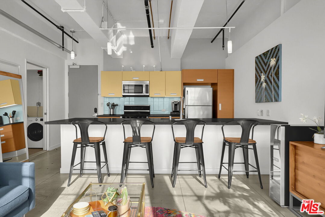 746 S Los Angeles St Unit: 707