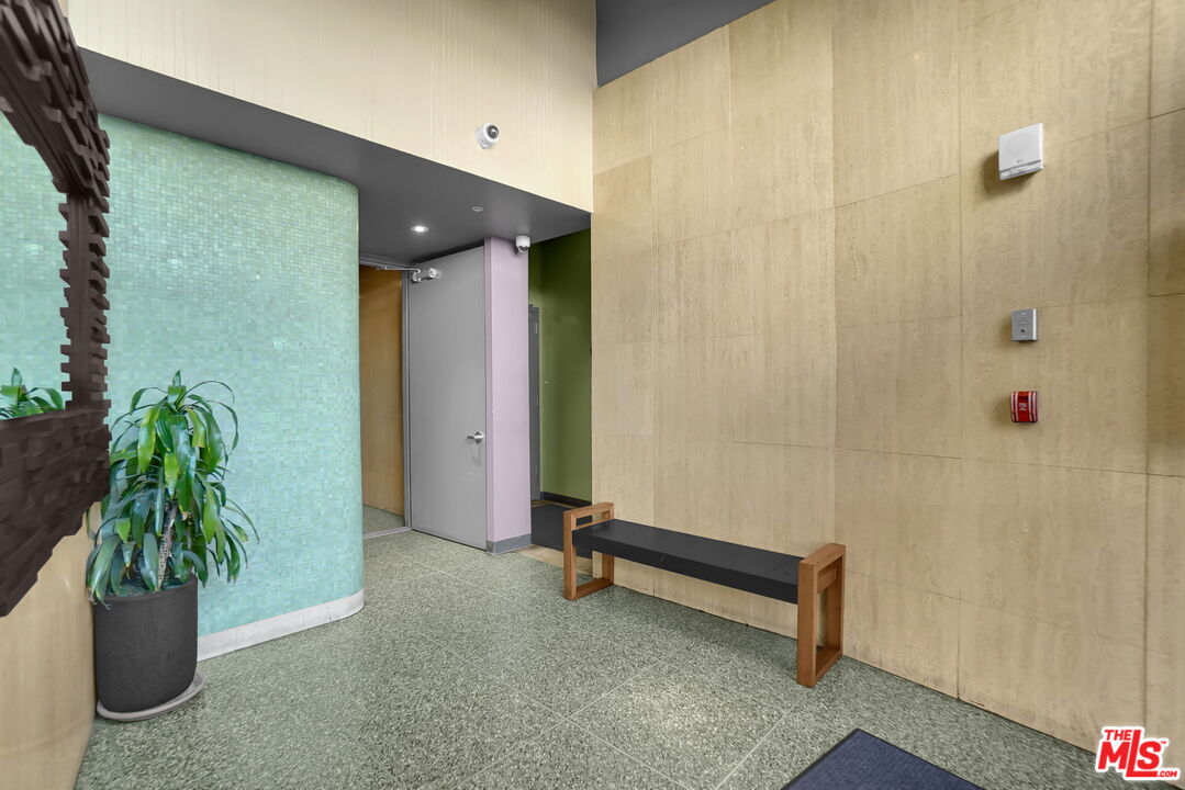 746 S Los Angeles St Unit: 707