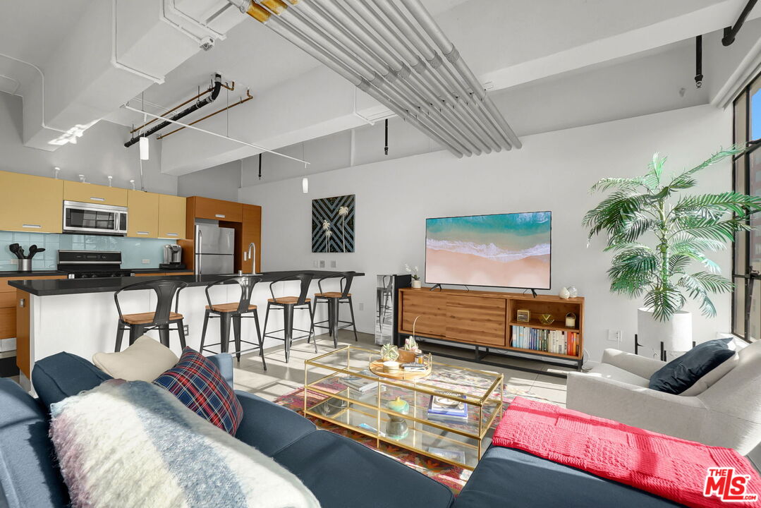 746 S Los Angeles St Unit: 707