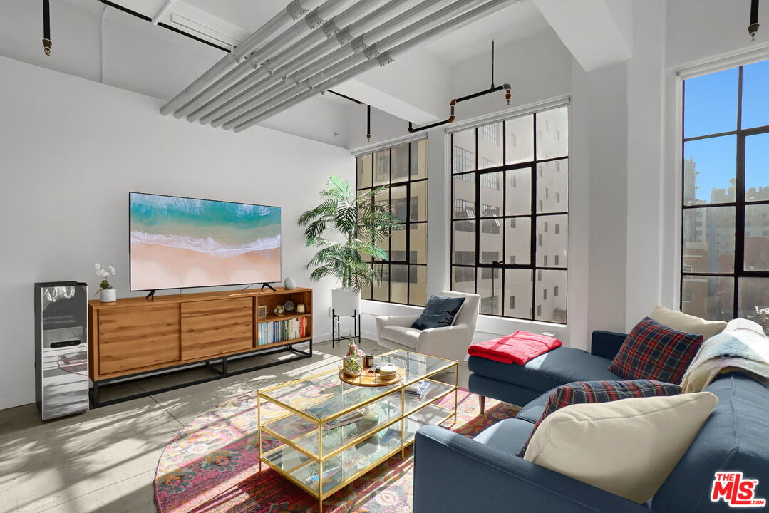 746 S Los Angeles St Unit: 707