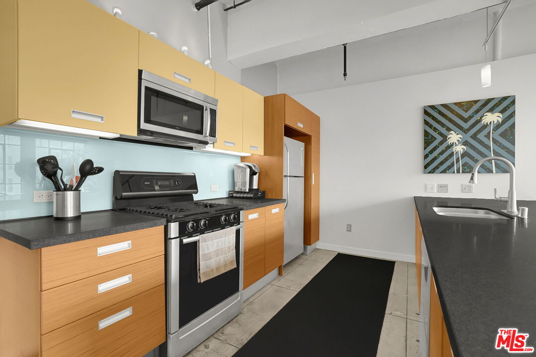 746 S Los Angeles St Unit: 707