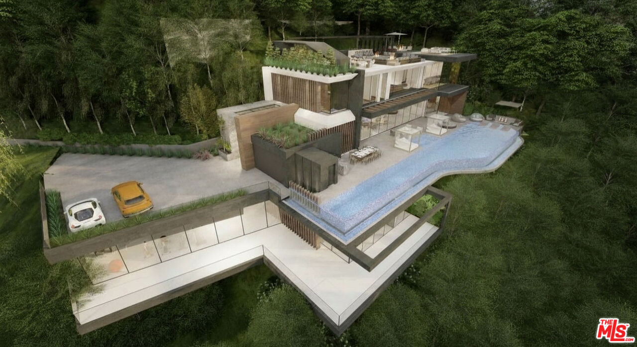 2004 Sunset Plaza Dr