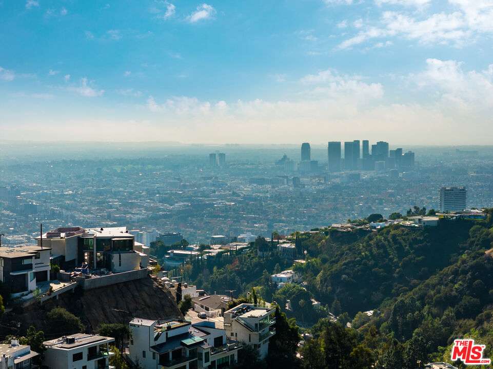 2004 Sunset Plaza Dr