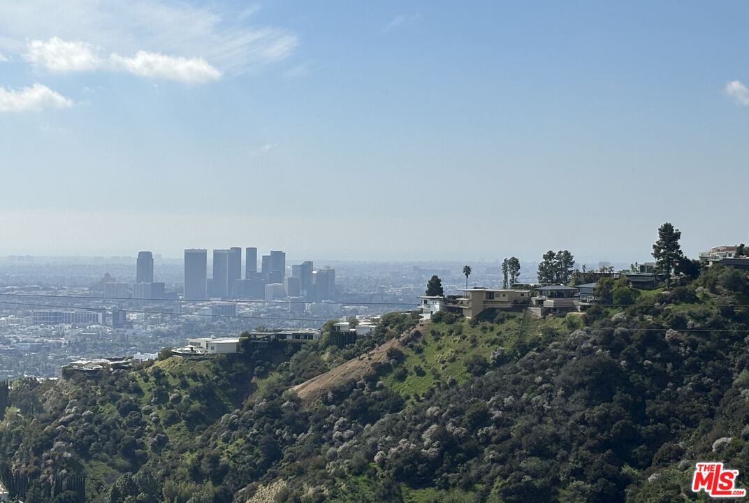 2004 Sunset Plaza Dr