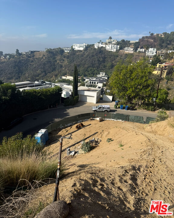 2004 Sunset Plaza Dr