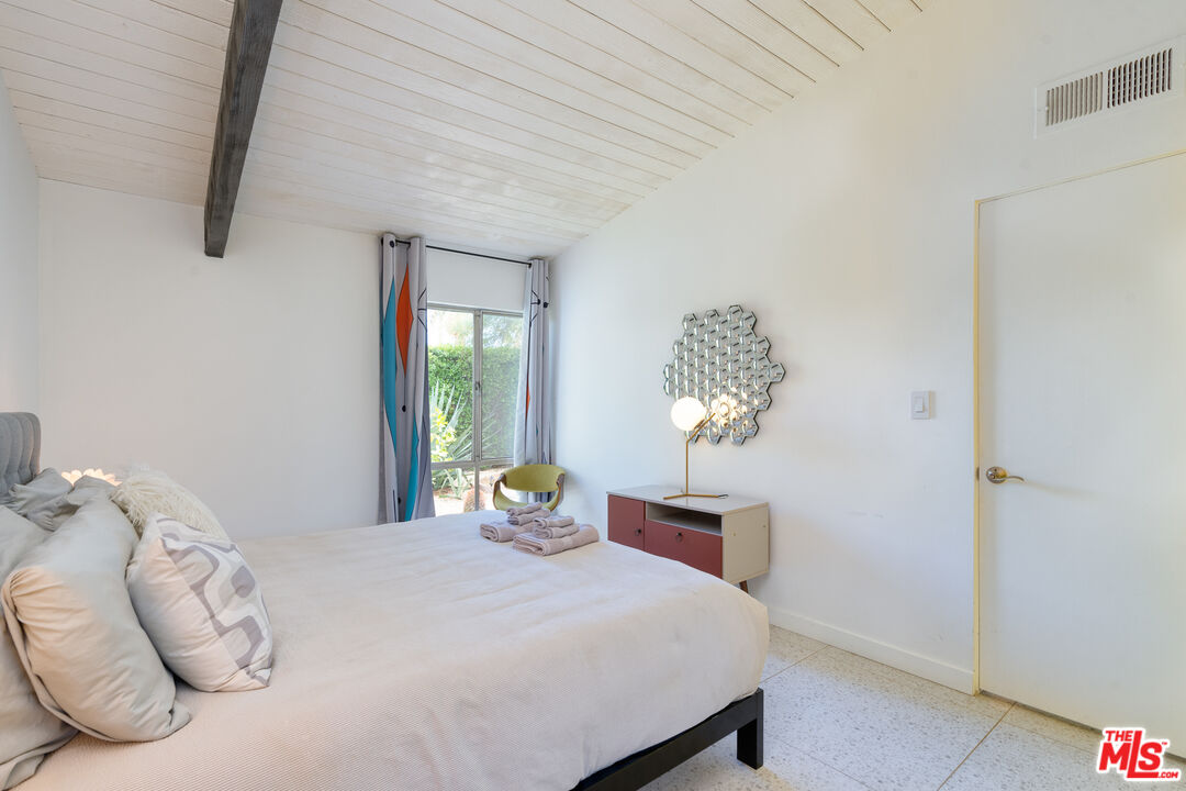 475 E Desert Willow Cir