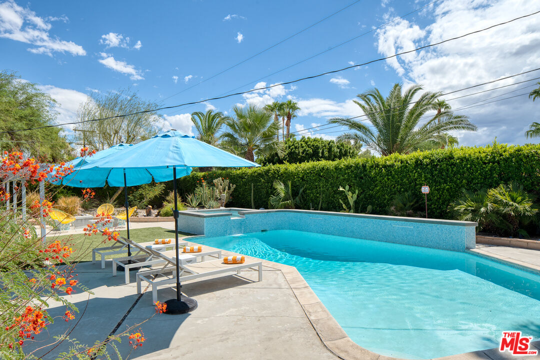 475 E Desert Willow Cir