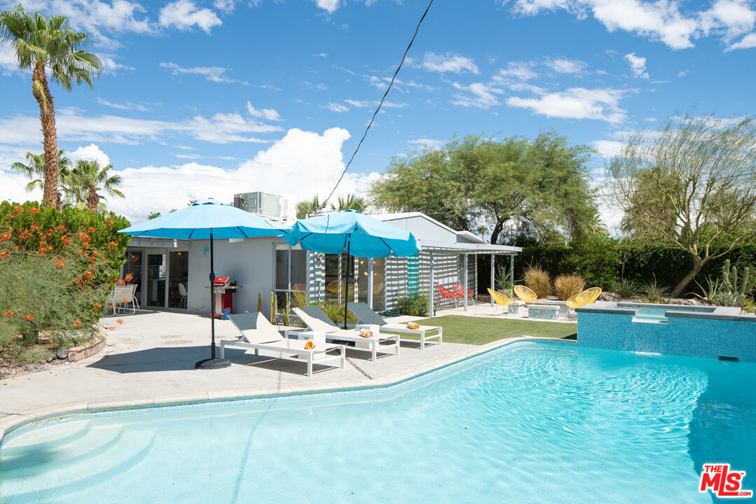 475 E Desert Willow Cir