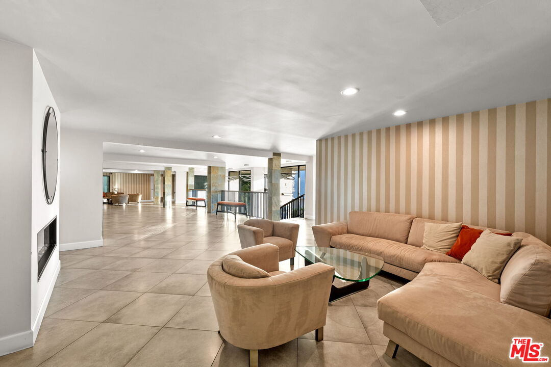 1230 Horn Ave Unit: 624