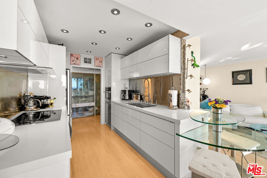 1230 Horn Ave Unit: 624