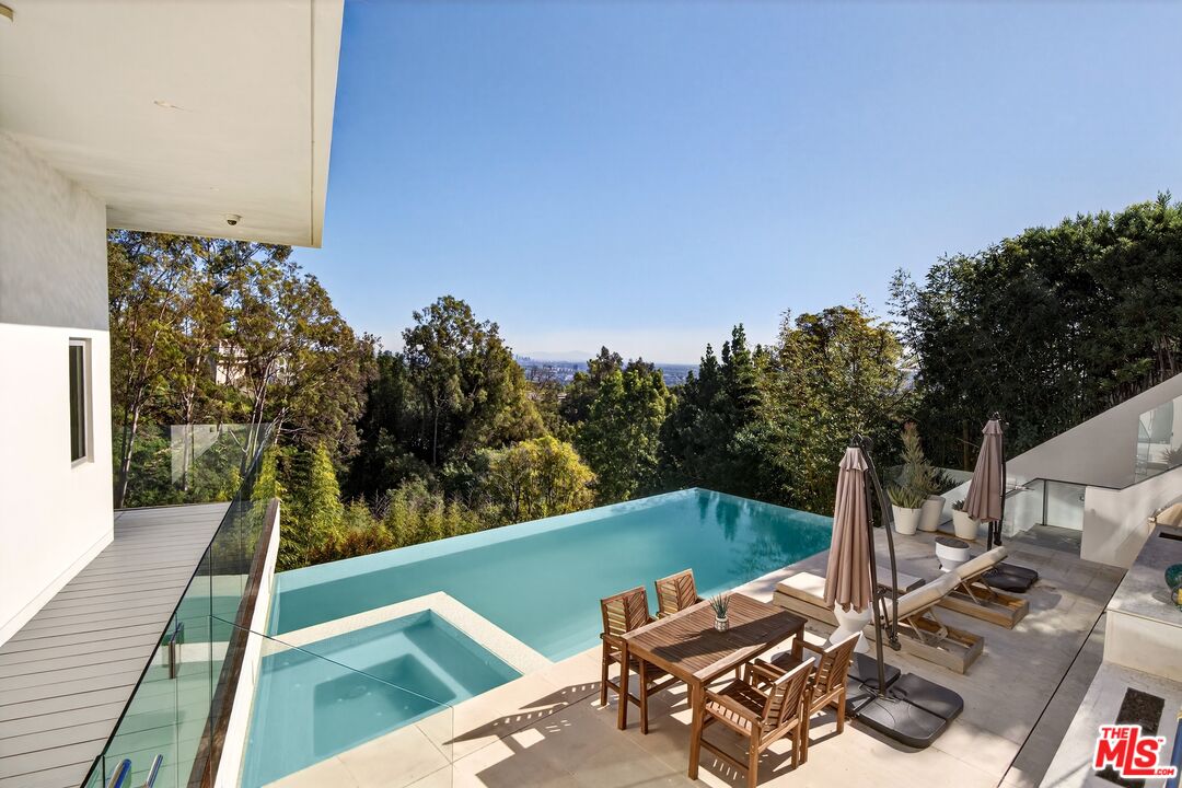 9894 Beverly Grove Dr