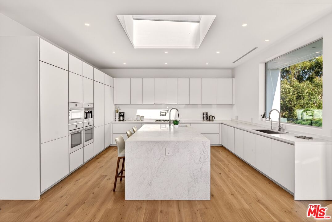 9894 Beverly Grove Dr