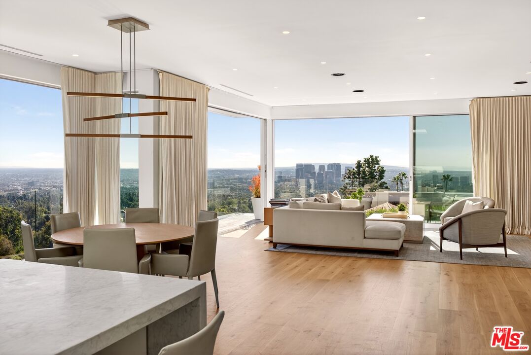 9894 Beverly Grove Dr