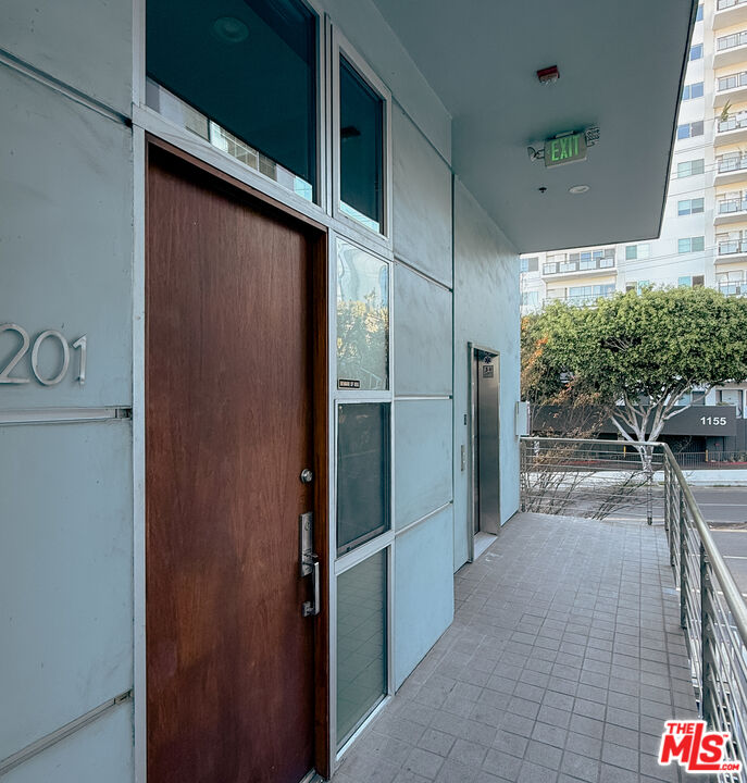 1152 N La Cienega Blvd Unit: 201