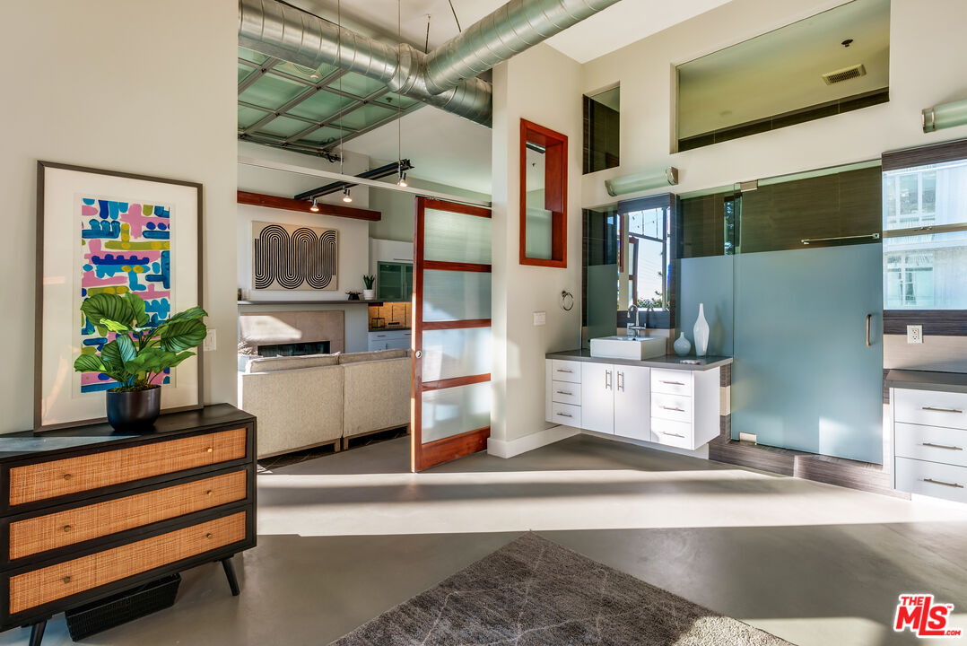 1152 N La Cienega Blvd Unit: 201