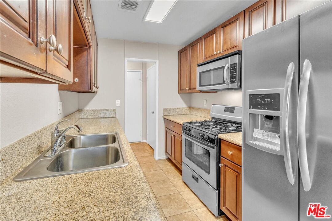 5437 Corteen Pl Unit: 106