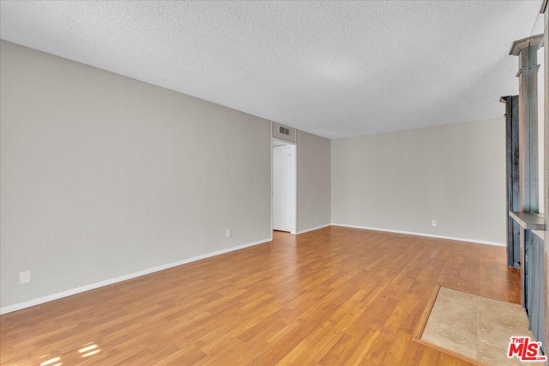 5437 Corteen Pl Unit: 106