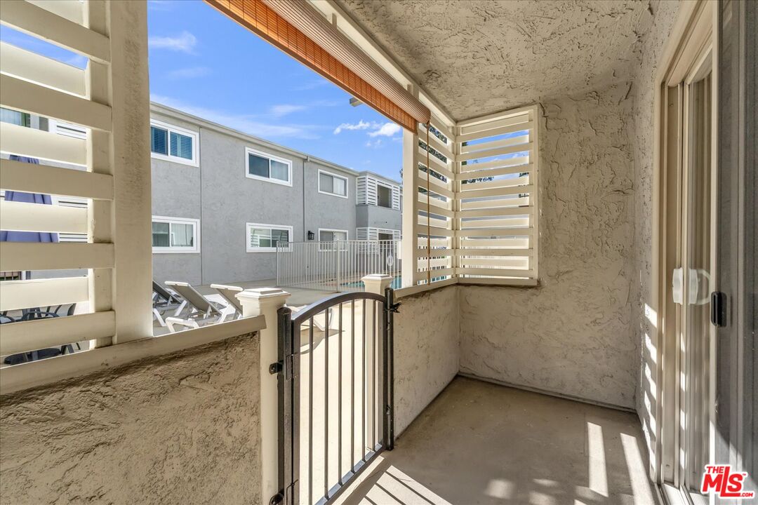 5437 Corteen Pl Unit: 106