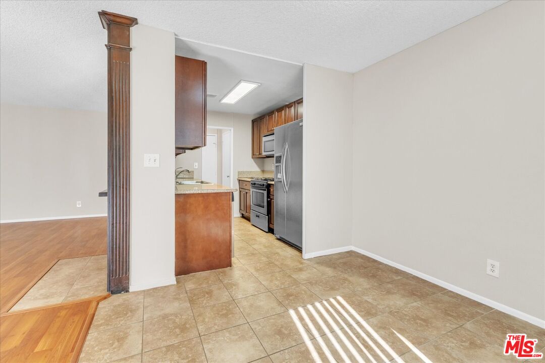 5437 Corteen Pl Unit: 106