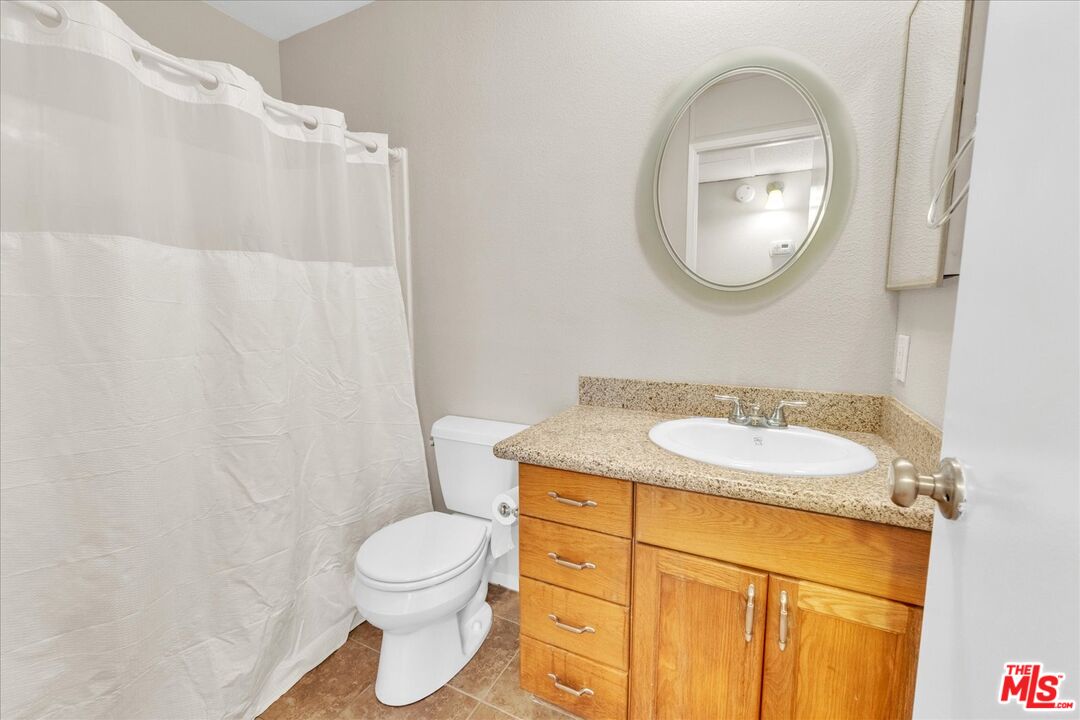 5437 Corteen Pl Unit: 106