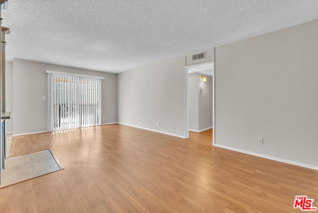 5437 Corteen Pl Unit: 106