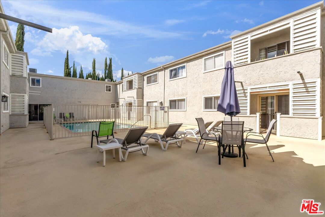 5437 Corteen Pl Unit: 106