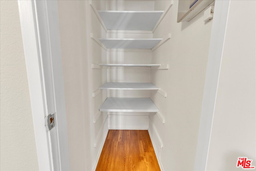 5437 Corteen Pl Unit: 106