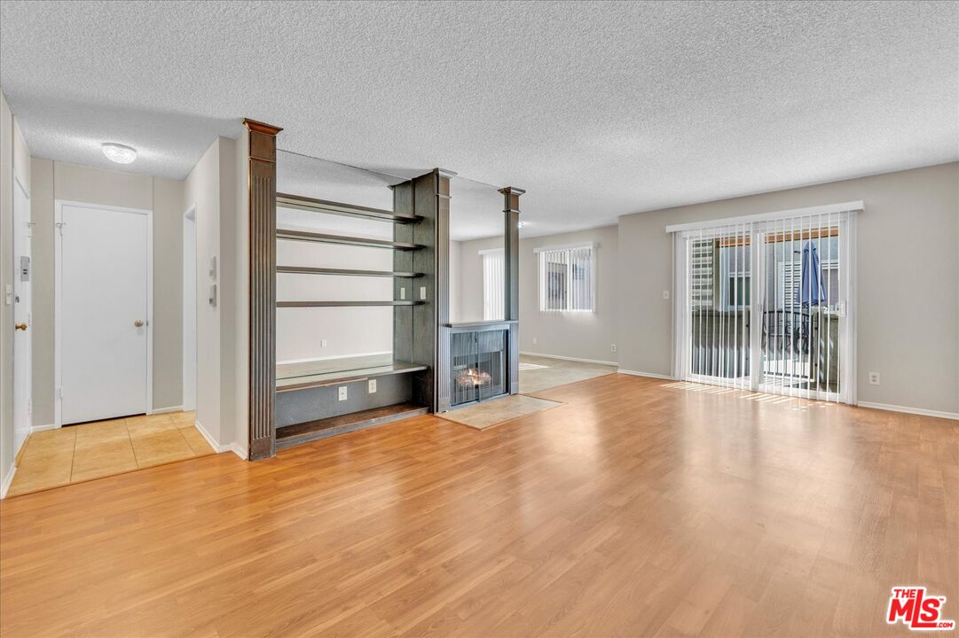 5437 Corteen Pl Unit: 106