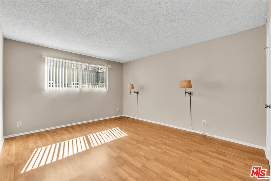 5437 Corteen Pl Unit: 106