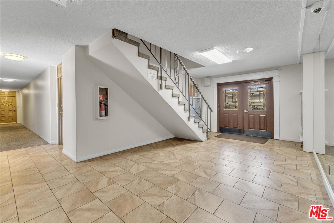 5437 Corteen Pl Unit: 106