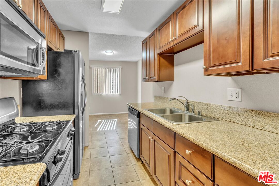 5437 Corteen Pl Unit: 106