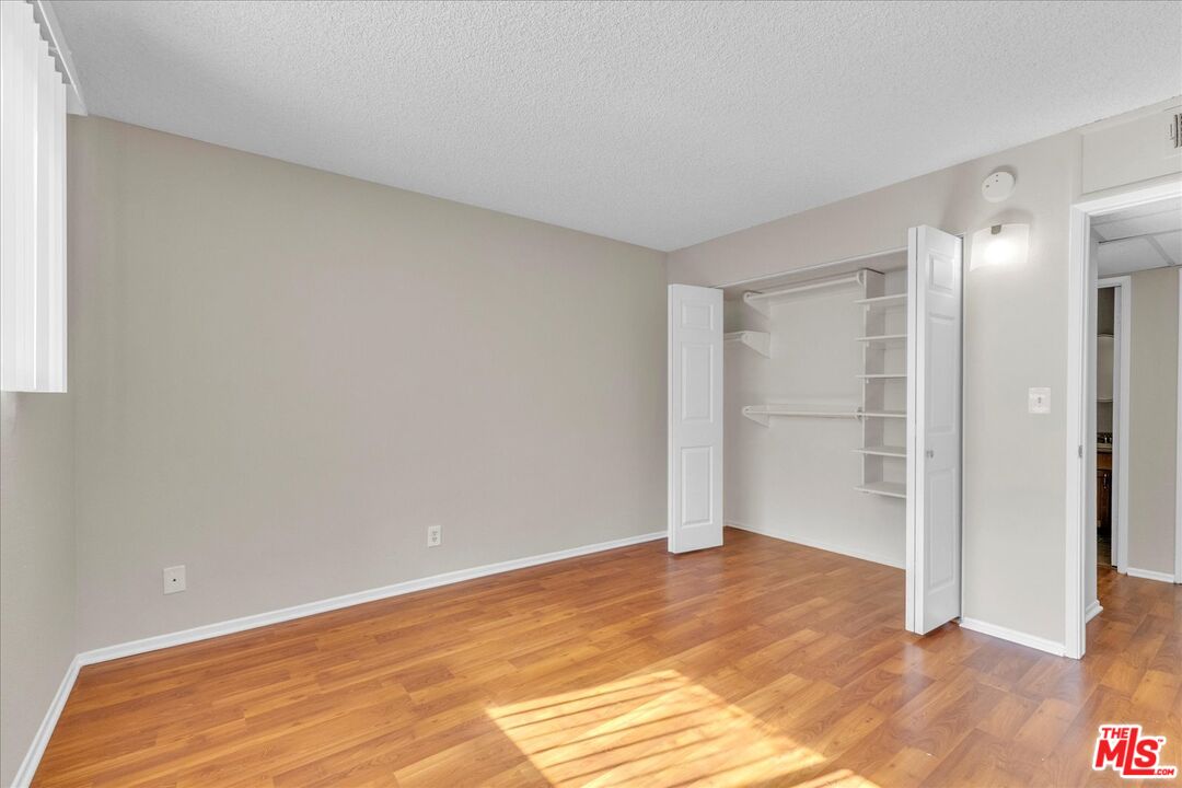 5437 Corteen Pl Unit: 106