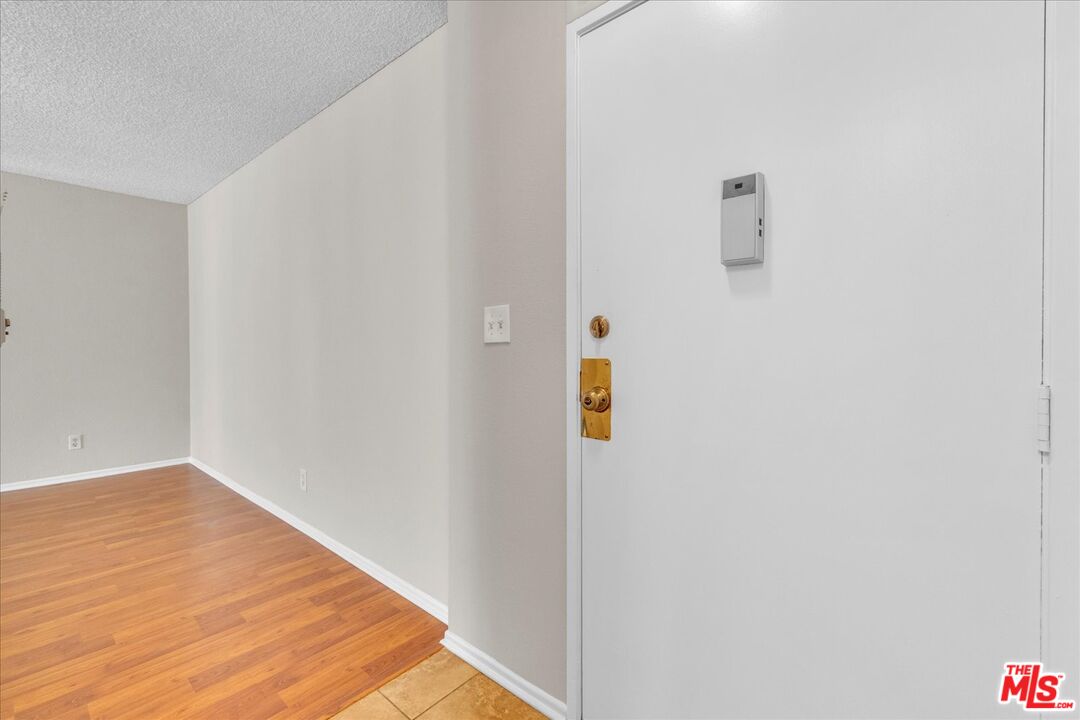 5437 Corteen Pl Unit: 106